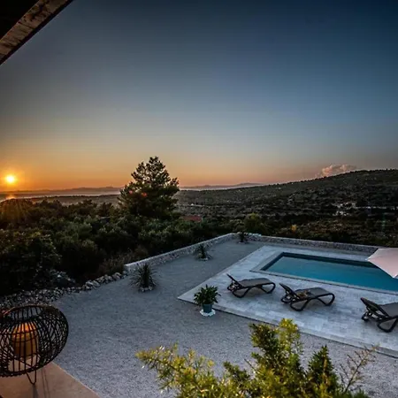 House Dm Holiday home *