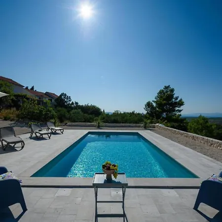 House Dm Holiday home Bobovisca