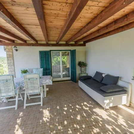 House Dm * Bobovisca