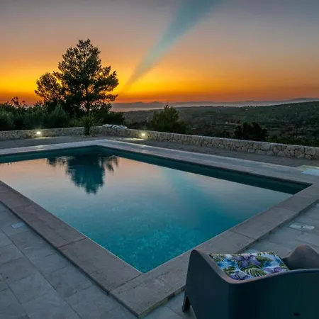 House Dm Holiday home Bobovisca