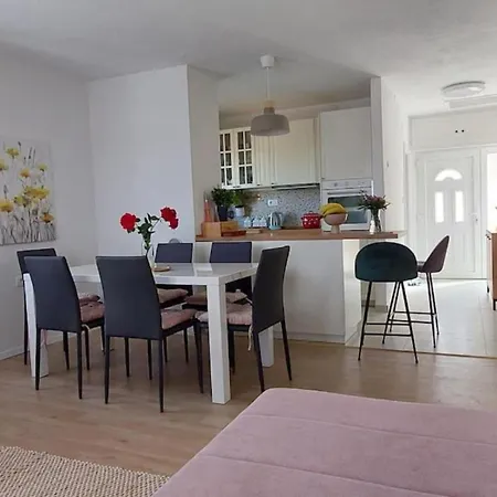 Holiday home House Dm Bobovisca