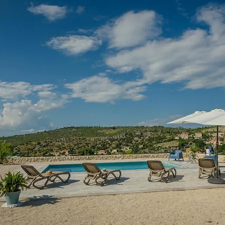 House Dm * Bobovisca