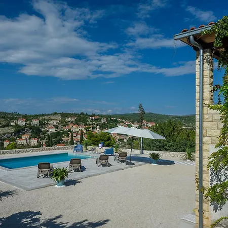 House Dm * Bobovisca