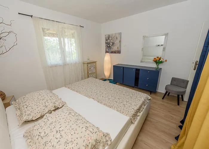 House Dm * Bobovisca