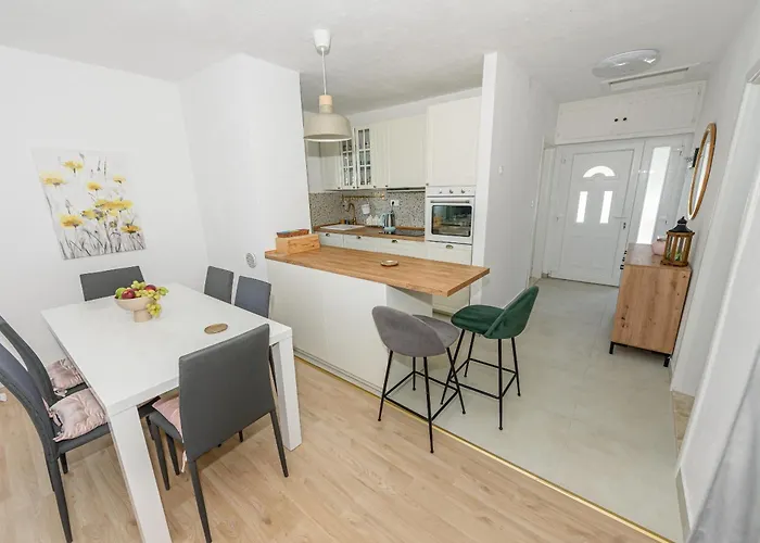 Villa House Dm